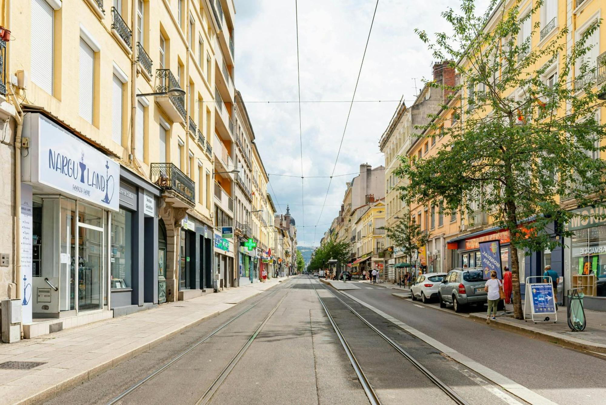 Charmant Hypercentre Tram Design Сент Етиен Екстериор снимка